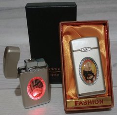 Газова запальничка миготлива 🚨 в подарунковій упаковці 🎁 Дівчина із сербії 👩 D406-12 D406-12 фото
