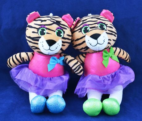 М'яка іграшка Тигр у сукні (21 см) №6621-1 №6621-1 фото