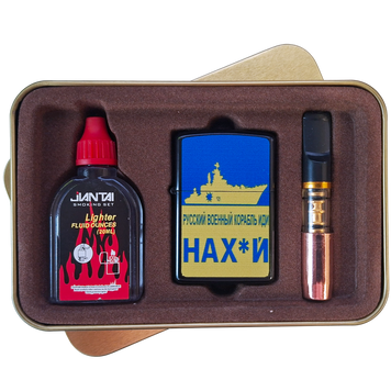 Подарунковий набір Jiantai Smoking Set: Бензинова запальничка з патріотичним принтом, паливо (20 мл) та мундштук 4928-2 4928-2 фото