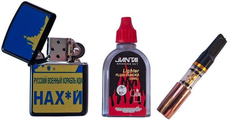 Подарунковий набір Jiantai Smoking Set: Бензинова запальничка з патріотичним принтом, паливо (20 мл) та мундштук 4928-2 4928-2 фото