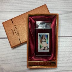 Запальничка в подарунковій коробці Дівчина (Турбо полум'я, миготлива, музична) LOVE FASHION D93-2 D93-2 фото