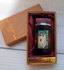 Запальничка в подарунковій коробці Дівчина (Турбо полум'я, миготлива, музична) FASHION D95-1 D95-1 фото