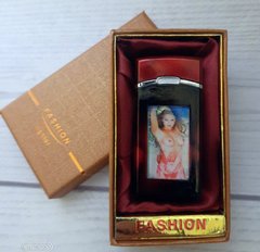 Запальничка в подарунковій коробці Дівчина (Турбо полум'я, миготлива, музична) FASHION D95-7 D95-7 фото