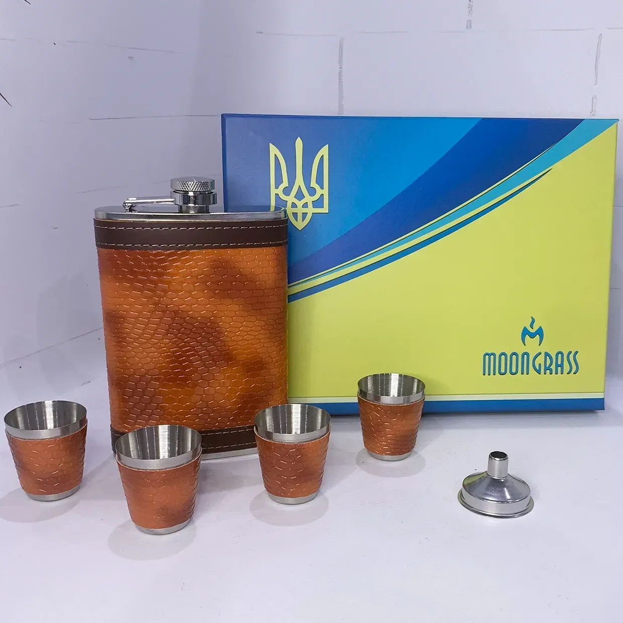 Подарунковий набір з флягою та чарками під зміїну шкіру Moongrass