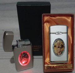 Газова запальничка миготлива 🚨 в подарунковій упаковці 🎁 Дівчина блондинка 👩 D406-2 D406-2 фото